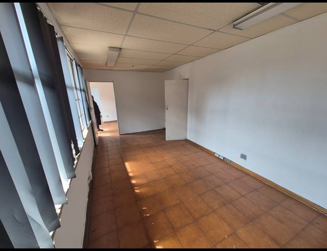 1,450M² WAREHOUSE FOR SALE IN DENVER
